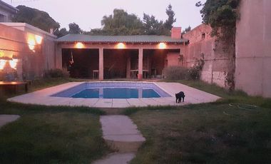 Casona Céntrica con piscina En Venta!!