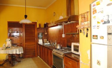 Casona Céntrica con piscina En Venta!!
