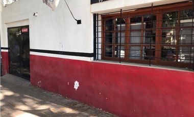 Local Comercial Con Departamento En Venta