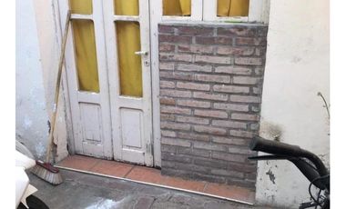 Local Comercial Con Departamento En Venta