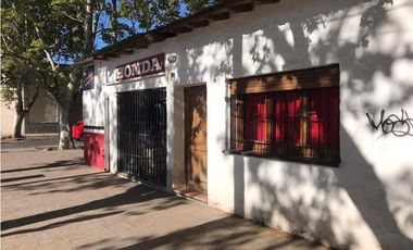 Local Comercial Con Departamento En Venta