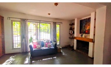 Hermosa Propiedad Frente Al Parque En Venta!!
