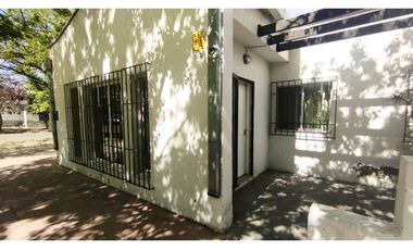 Hermosa Propiedad Frente Al Parque En Venta!!