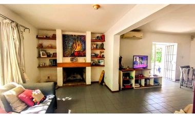Hermosa Propiedad Frente Al Parque En Venta!!
