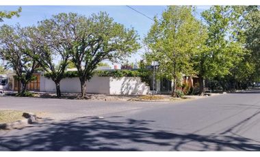 Hermosa Propiedad Frente Al Parque En Venta!!