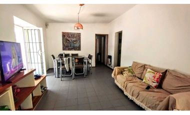 Hermosa Propiedad Frente Al Parque En Venta!!