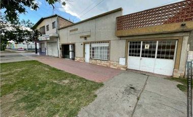 Casa, local comercial y departamento sobre avenida en venta-San Rafael