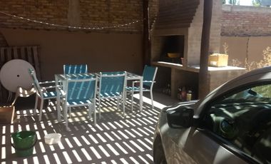 OPORTUNIDAD!! 2 Casas en venta, excelente ubicación - Loteo Viñuela