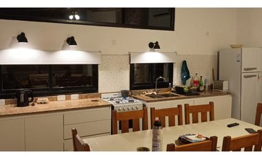 Hermosa Casa, quincho y pileta En Venta - Las Paredes