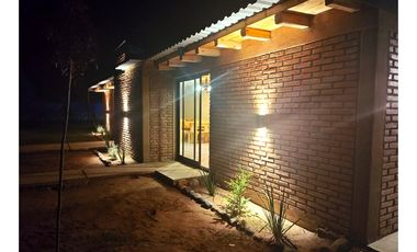 Hermosa Casa, quincho y pileta En Venta - Las Paredes
