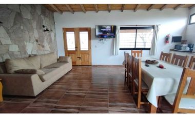 Hermosa Casa, quincho y pileta En Venta - Las Paredes