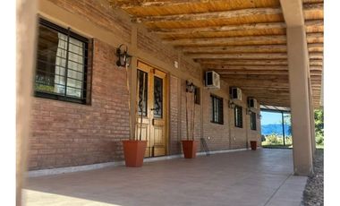 Hermosa Casa, quincho y pileta En Venta - Las Paredes