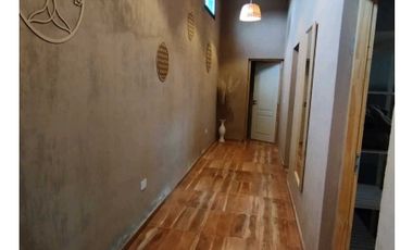 Hermosa Casa, quincho y pileta En Venta - Las Paredes