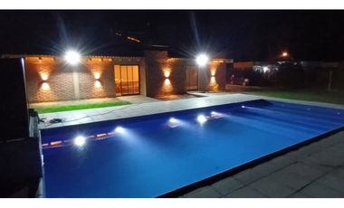 Hermosa Casa, quincho y pileta En Venta - Las Paredes