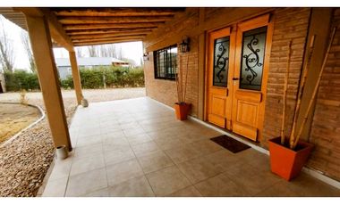 Hermosa Casa, quincho y pileta En Venta - Las Paredes