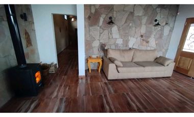 Hermosa Casa, quincho y pileta En Venta - Las Paredes