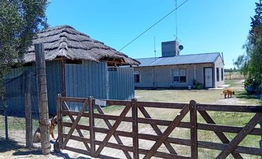 Casa con quincho en venta -Las Paredes