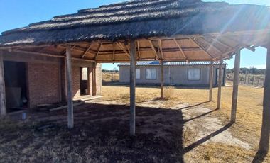 Casa con quincho en venta -Las Paredes