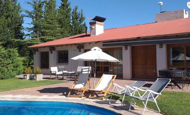 Espectacular Casa quinta con dos cabañas en venta, Rama Caída