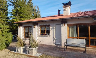 Espectacular Casa quinta con dos cabañas en venta, Rama Caída