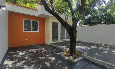 Casa de una planta en venta con estudio, jardín en zona norte oriente
