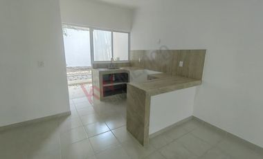 Casa de una planta en venta con estudio, jardín en zona norte oriente