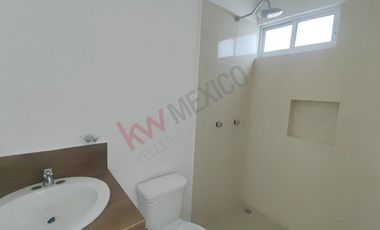 Casa de una planta en venta con estudio, jardín en zona norte oriente