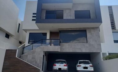 CASA EN RENTA EN ZONA ESMERALDA