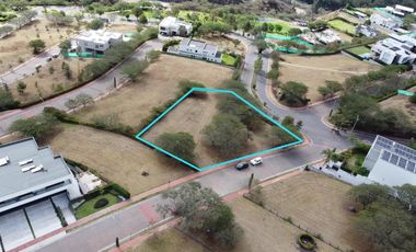 TERRENO EN VENTA EN EXCLUSIVA URBANIZACIÓN PRIVADA DE CUMBAYÁ
