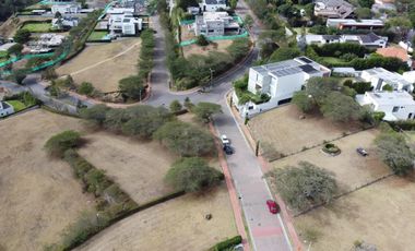 TERRENO EN VENTA EN EXCLUSIVA URBANIZACIÓN PRIVADA DE CUMBAYÁ