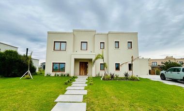 Casa en venta - Barrio La Providencia, Canning