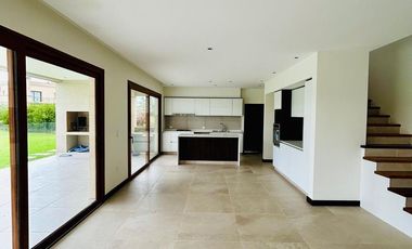 Casa en venta - Barrio La Providencia, Canning
