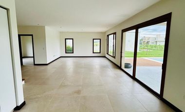 Casa en venta - Barrio La Providencia, Canning