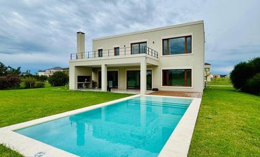 Casa en venta - Barrio La Providencia, Canning