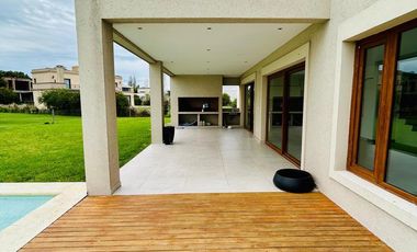 Casa en venta - Barrio La Providencia, Canning
