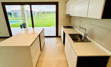 Casa en venta - Barrio La Providencia, Canning