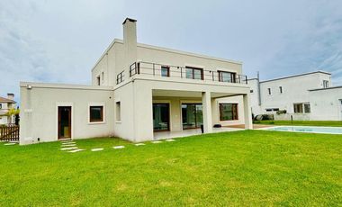Casa en venta - Barrio La Providencia, Canning