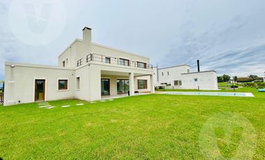 Casa en venta - Barrio La Providencia, Canning