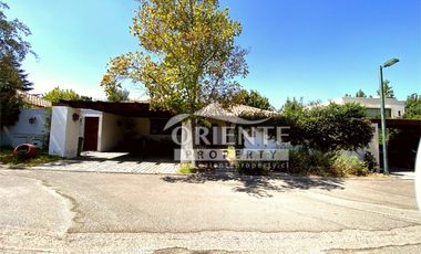 PIEDRA ROJA COND. LAS FLORES A PASOS COLEGIO SAN JOSE