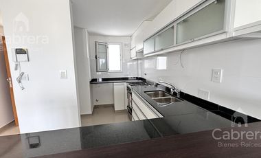 Departamento de dos dormitorios con cochera y baulera en venta