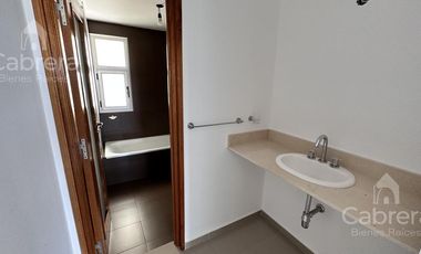 Departamento de dos dormitorios con cochera y baulera en venta