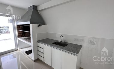 Departamento de dos dormitorios con cochera y baulera en venta