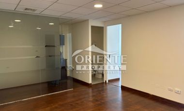 EXCELENTE OFICINA MUY ILUMINDA Y VISTA DESPEJADA ESTORIL