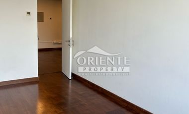 EXCELENTE OFICINA MUY ILUMINDA Y VISTA DESPEJADA ESTORIL