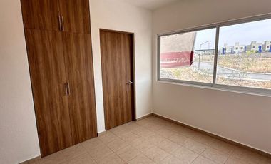 Casa en venta con recamara en planta baja frente a Sonterra Queretaro