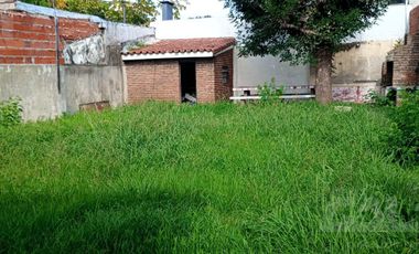 Chalet multifamiliar con amplio jardin y cocheras