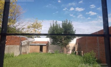 Chalet multifamiliar con amplio jardin y cocheras