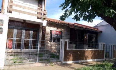 Chalet multifamiliar con amplio jardin y cocheras