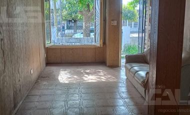 Chalet multifamiliar con amplio jardin y cocheras