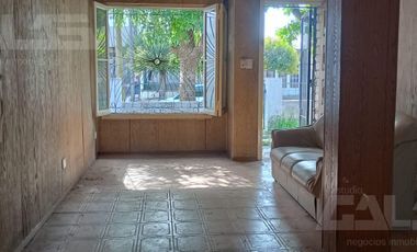 Chalet multifamiliar con amplio jardin y cocheras